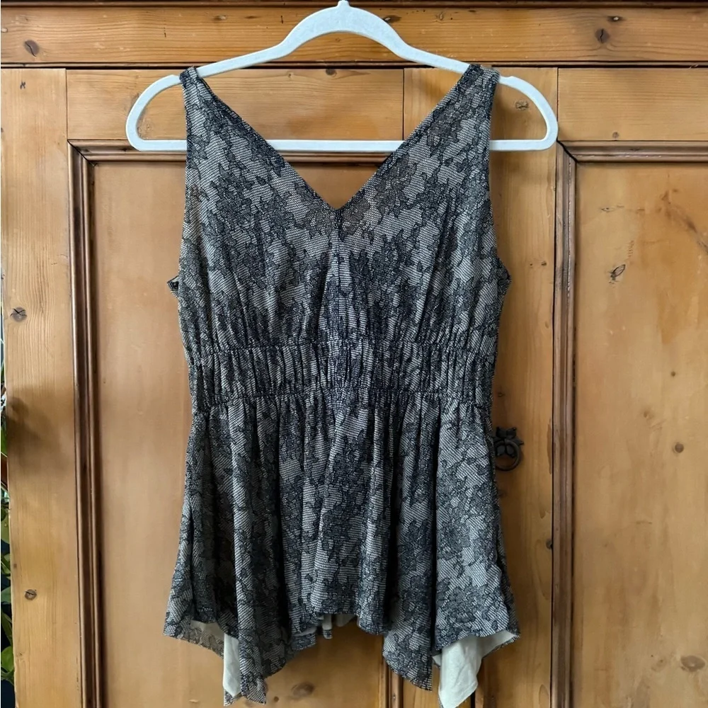 Michael Kors black and nude sleeveless blouse with an asymmetrical hem size P